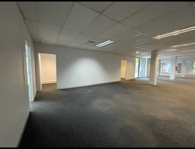 658M² OFFICE TO LET IN BRYANSTON